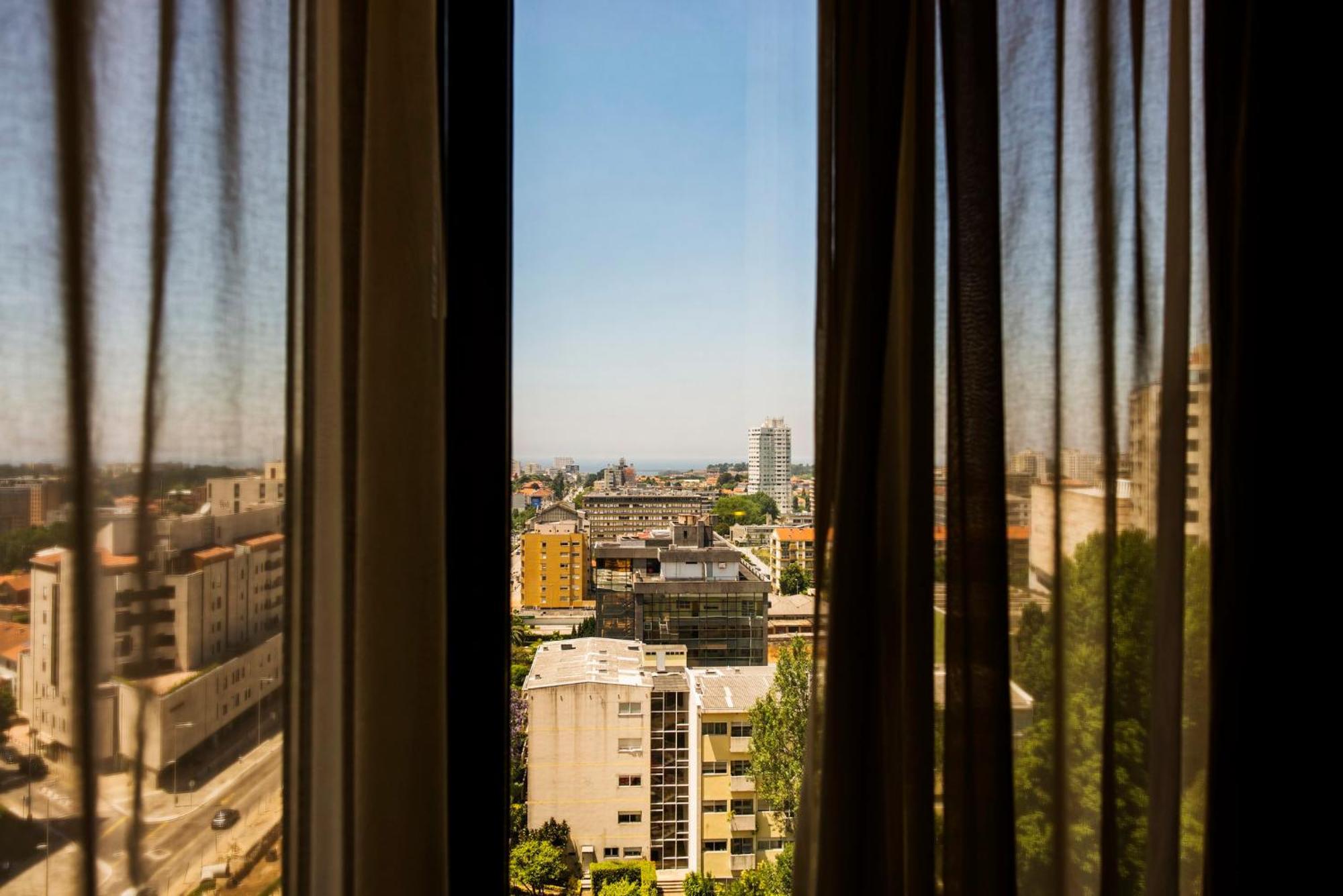 Crowne Plaza Porto By Ihg Hotel Exterior photo View from the window of a cell at the prison