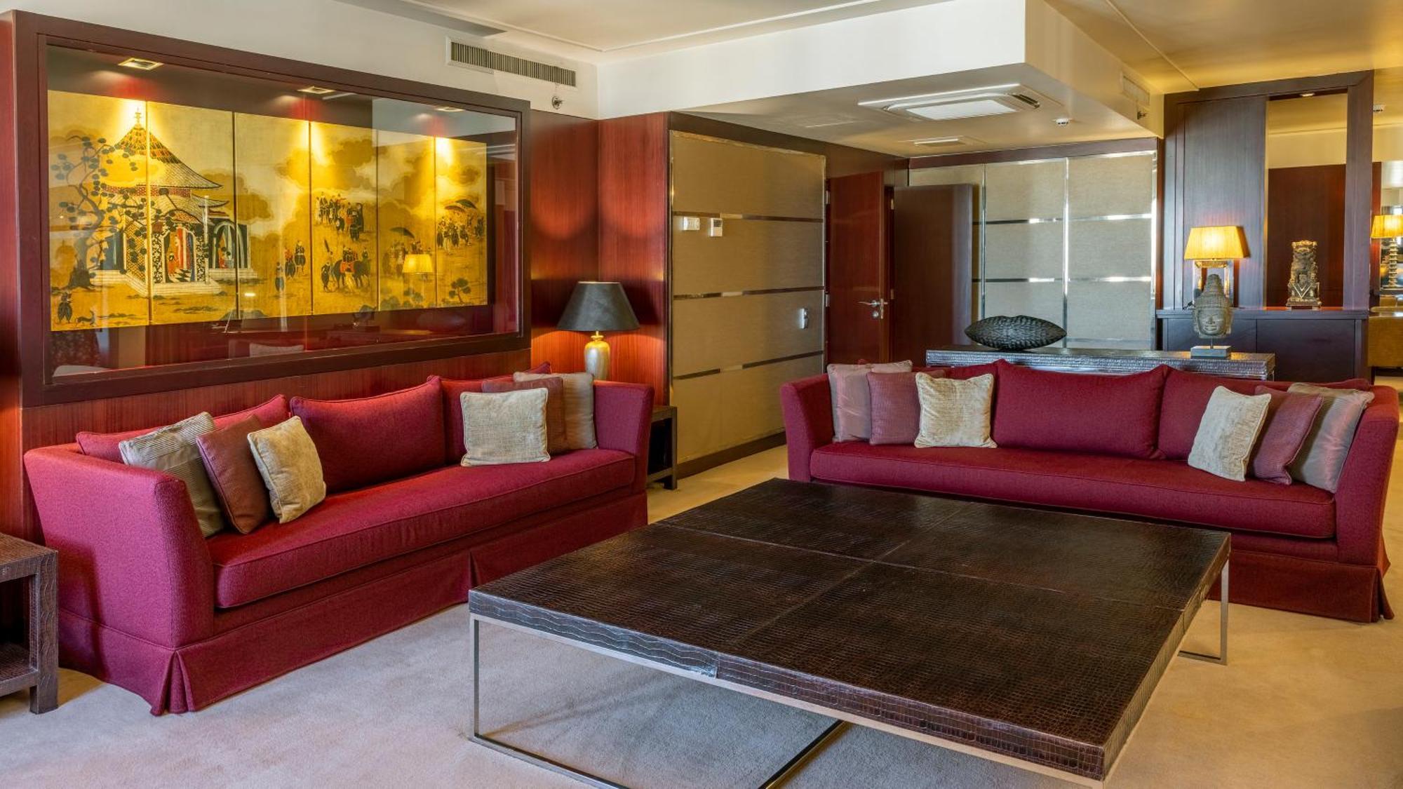 Crowne Plaza Porto By Ihg Hotel Exterior photo A living room in a suite at the Mandarin Oriental, Munich