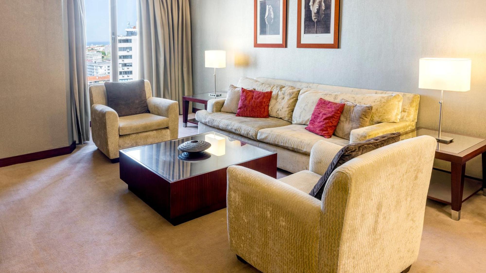 Crowne Plaza Porto By Ihg Hotel Exterior photo A living room