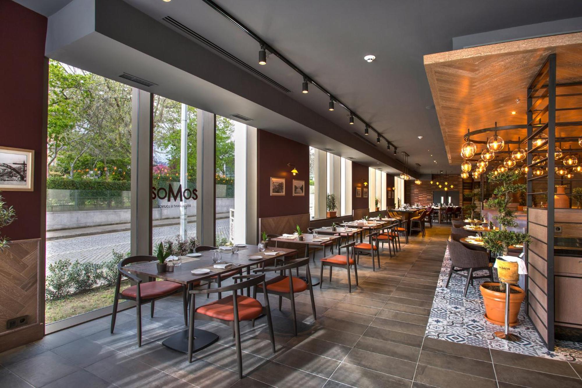 Crowne Plaza Porto By Ihg Hotel Exterior photo SOMOS Restaurant